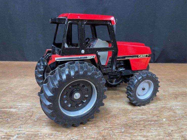 1/16-case-ih-3294-1985-collector-nib-ertl-image-9