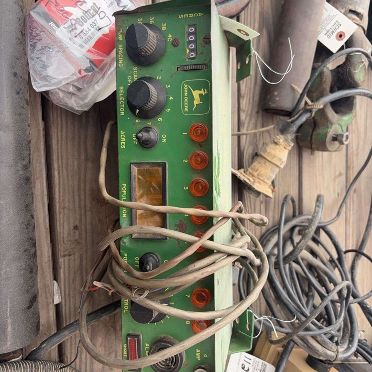 JOHN DEERE M