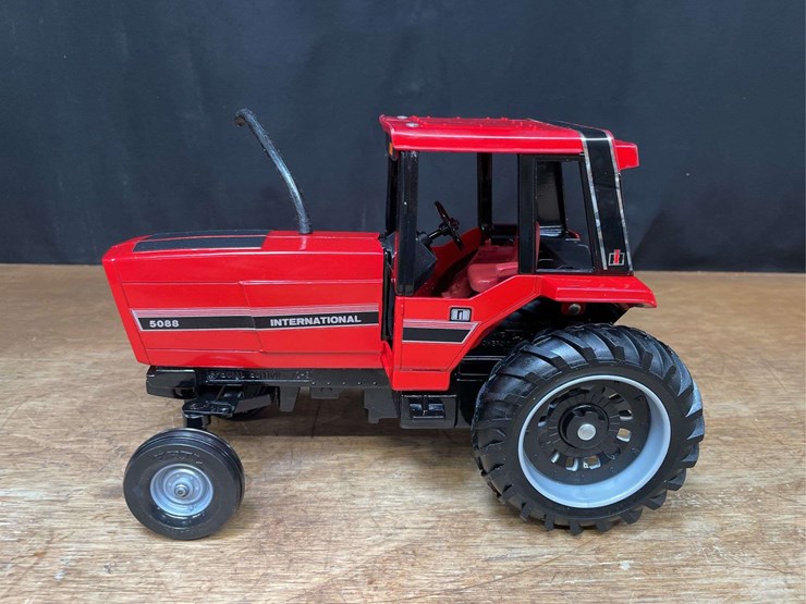 1/16-ih-5088-1981-special-edition-nib-ertl-image-3