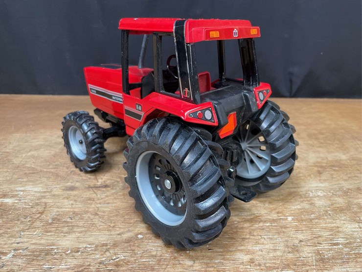 1/16-ih-5488-1984-first-edition-nib-ertl-image-5
