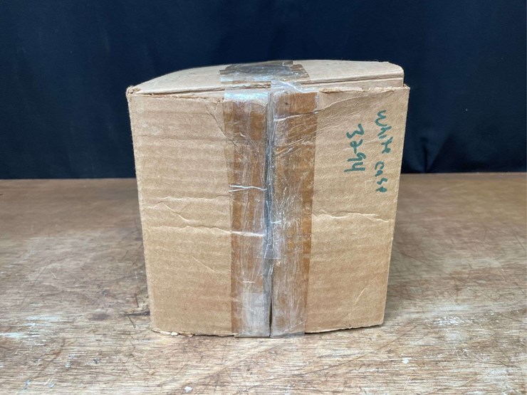 1/16-case-3294-collector-nib-ertl-image-15