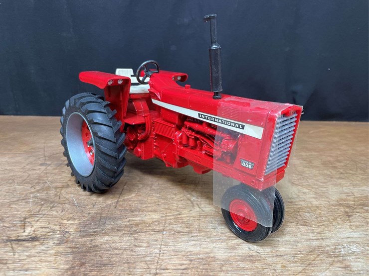 1/16-ih-856-1996-sfts-nib-ertl-image-10
