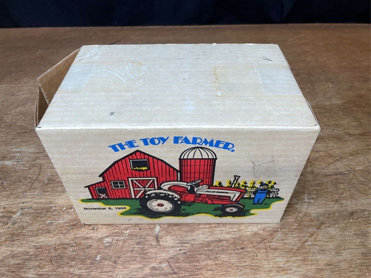 1/16-ford-961-1986-nfts-nib-ertl-image-14