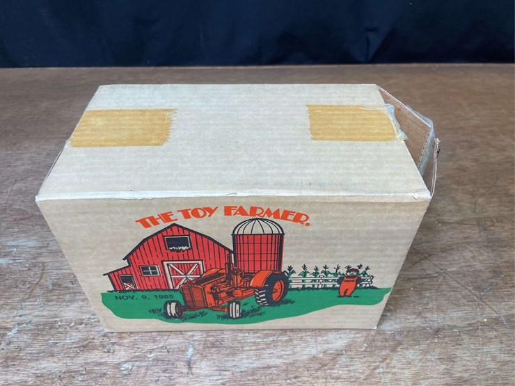 1/16-case-500-1985-nfts-nib-ertl-image-15
