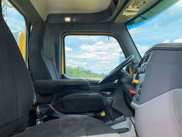 2016-peterbilt-579-image-22