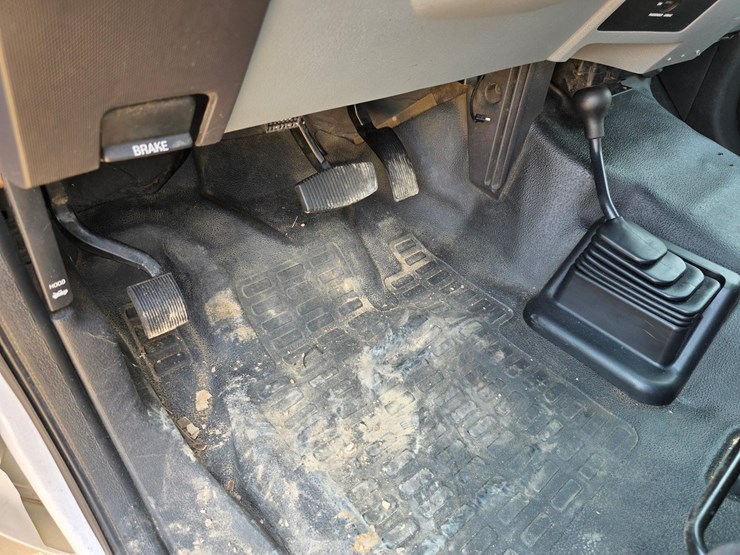 2015-ford-f550-image-27