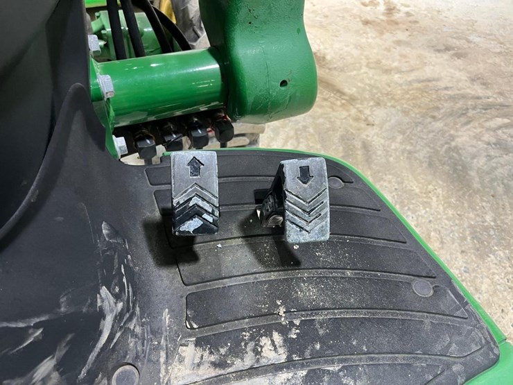 john-deere-3046r-image-24