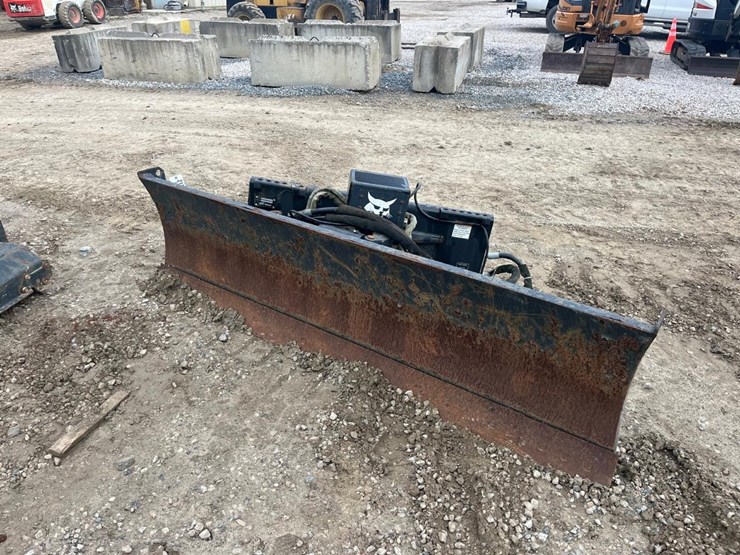 bobcat-90"-skid-steer-dozer-blade-image-2