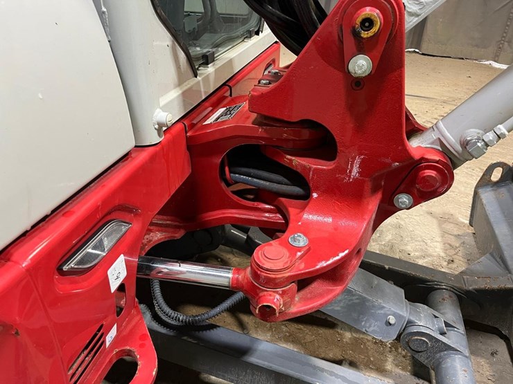 2023-takeuchi-tb335r-image-16