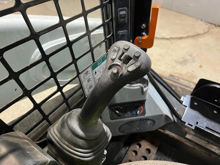 2021-bobcat-t595-image-27