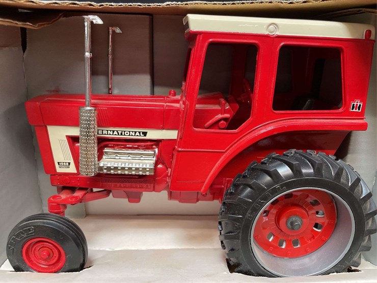 1/16-ih-1568-nib-ertl-image-3