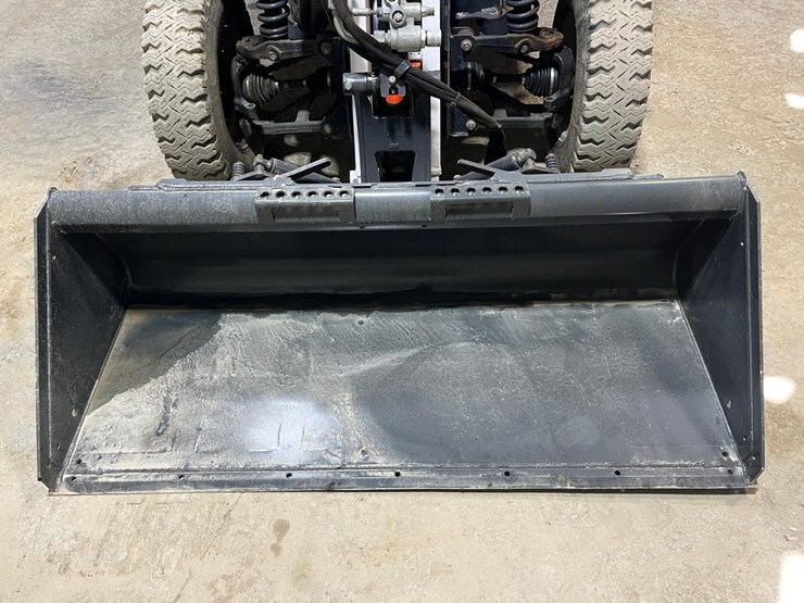 bobcat-5610-toolcat-utility-vehicle-image-9