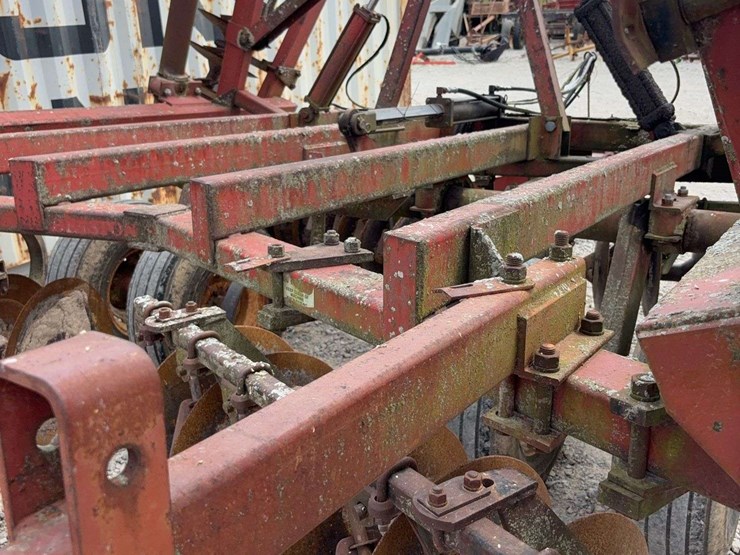 hesston-2440-image-11