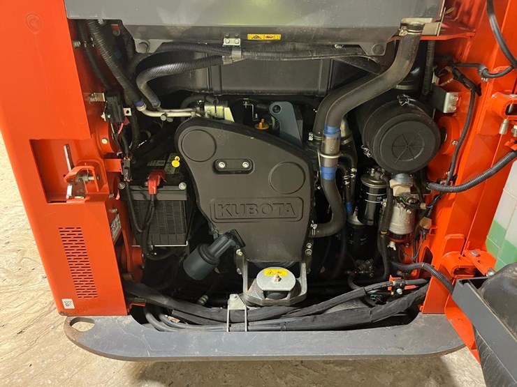 2023-kubota-ssv75-image-14