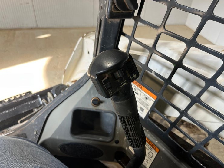 2022-bobcat-s740-image-27