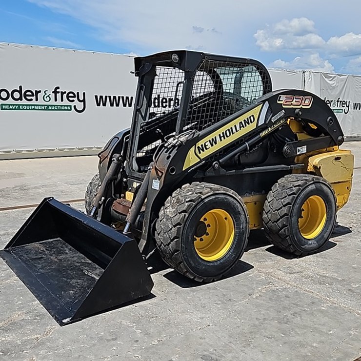2015 NEW HOLLAND L230