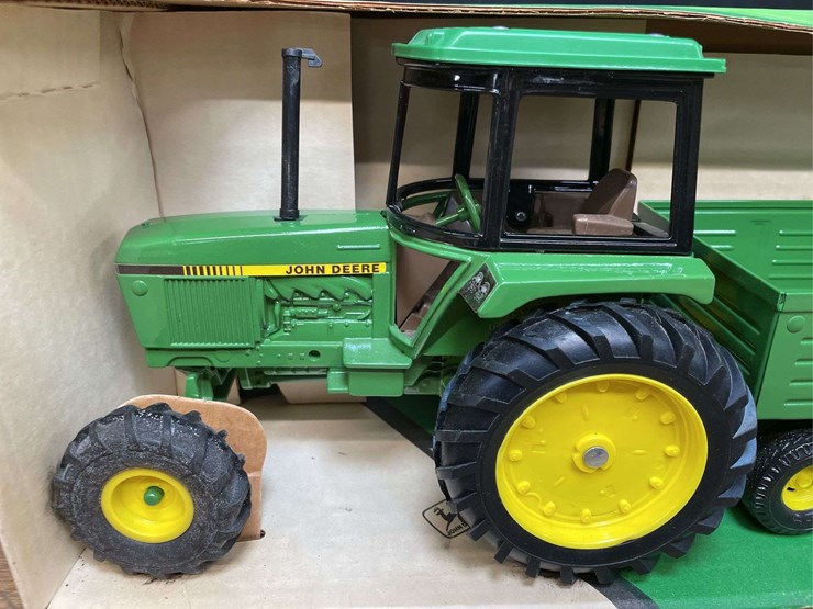 1/16-john-deere-2550-+-wagon-set-nib-ertl-image-2