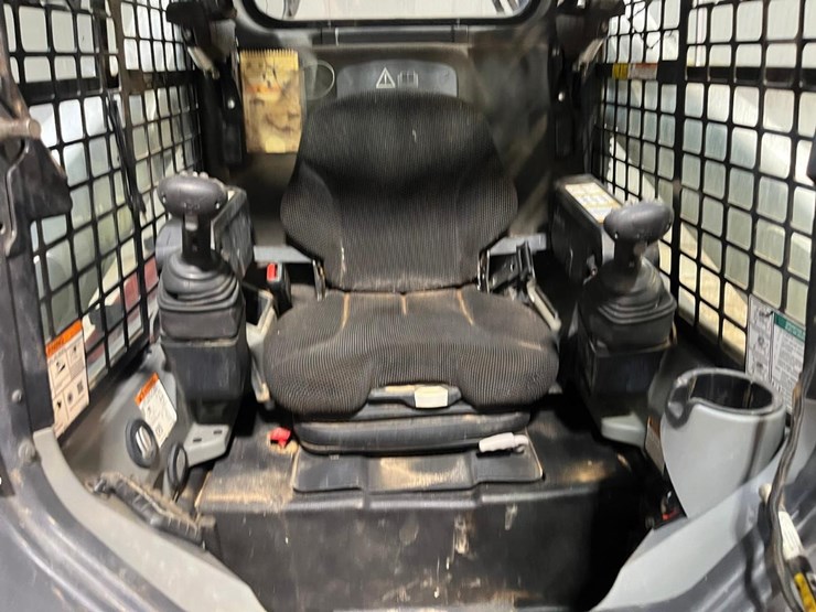 2022-bobcat-t770-image-21