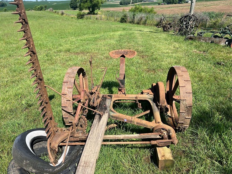oliver-horse-drawn-sickle-mower-image-5
