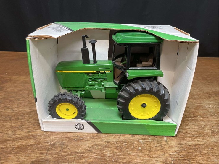 1/16-john-deere-4455-nib-ertl-image-1