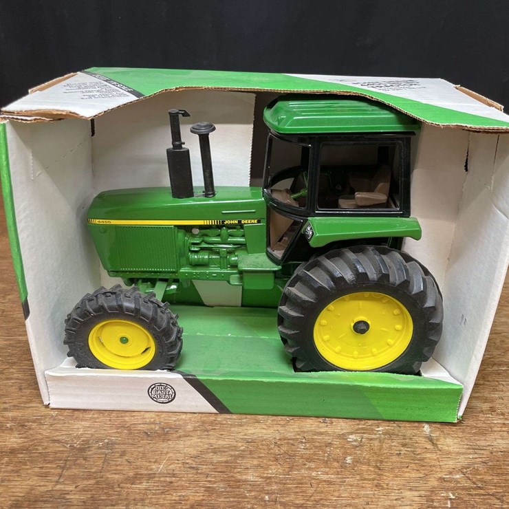1/16 John Deere 4455 NIB Ertl