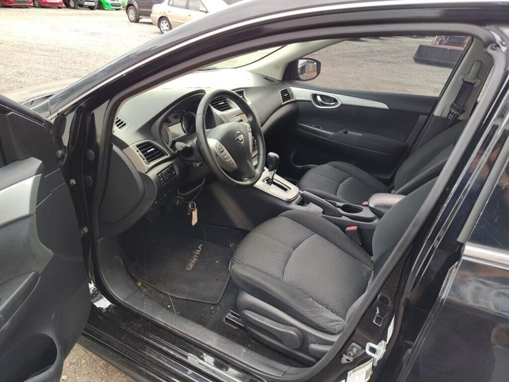 2014-nissan-sentra-runs/moves-s-image-5