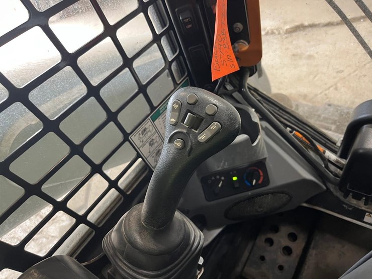2020-bobcat-s740-image-32