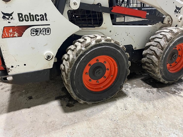 2022-bobcat-s740-image-15