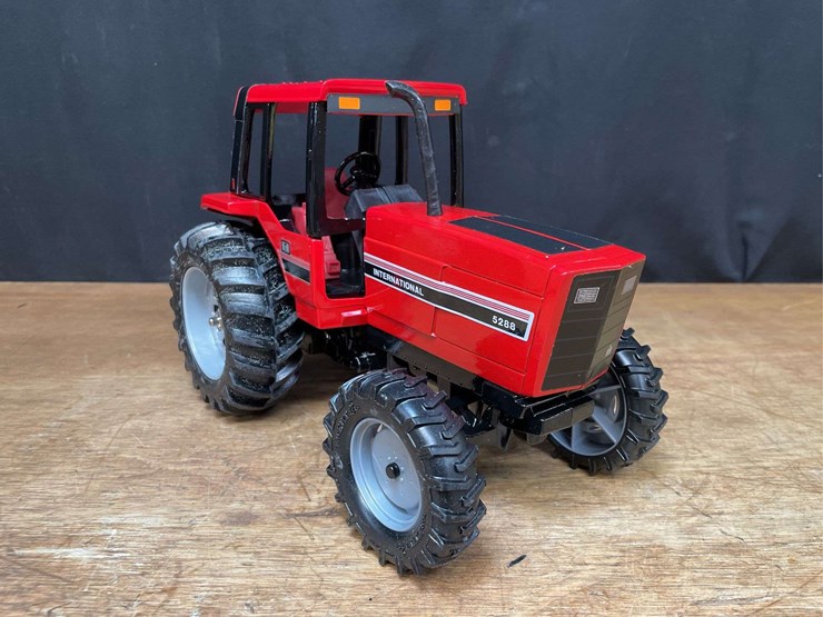 1/16-ih-5288-1984-special-edition-nib-ertl-image-10