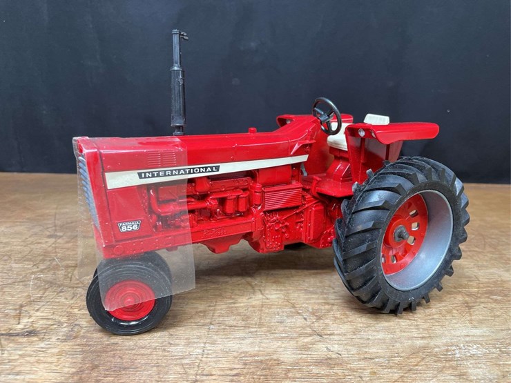 1/16-ih-856-1996-sfts-nib-ertl-image-2