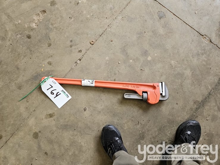unused-36"-pipe-wrench-image-1