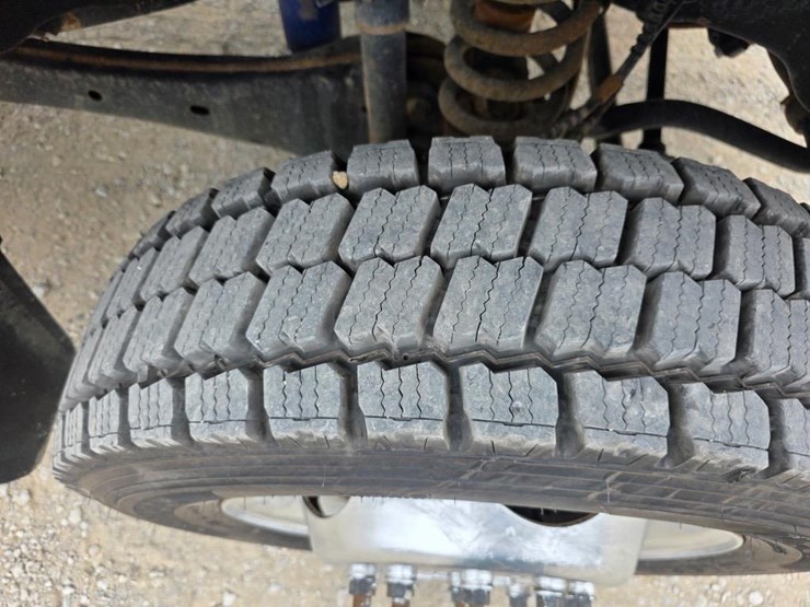 2017-ford-f550-image-9