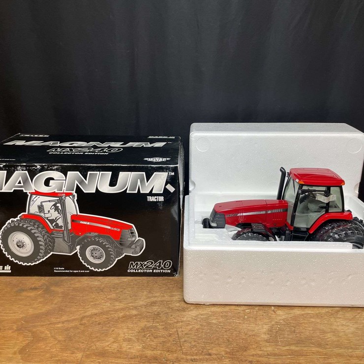 1/16 Case-IH Magnum MX240 Collector NIB Ertl