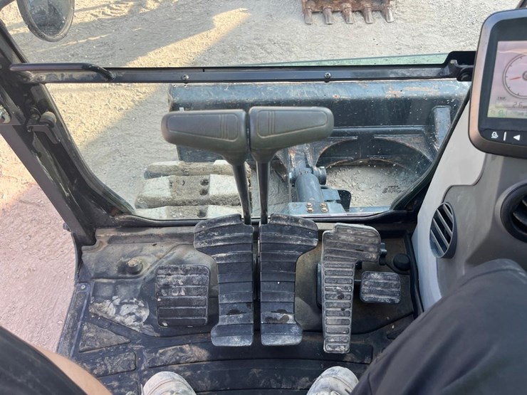2020-bobcat-e145-image-40