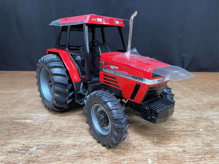 1/16-case-ih-maxxum-5250-50,000th-nib-ertl-image-10