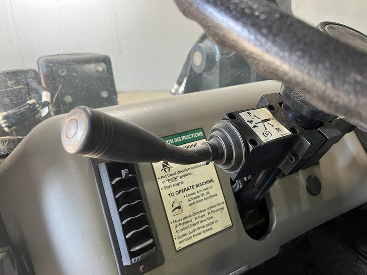 bobcat-5610-toolcat-utility-vehicle-image-27