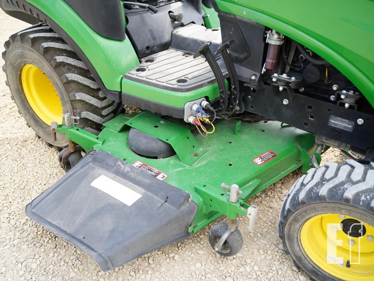 2019-john-deere-1025r-image-16
