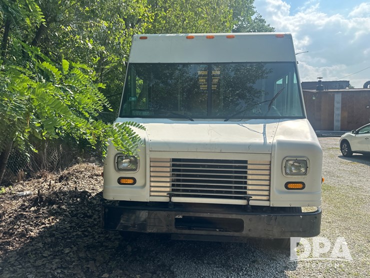 2012-ford-f59-image-4