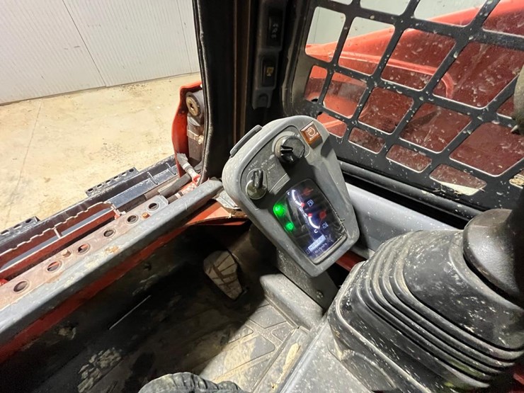 2022-kubota-ssv65-image-19