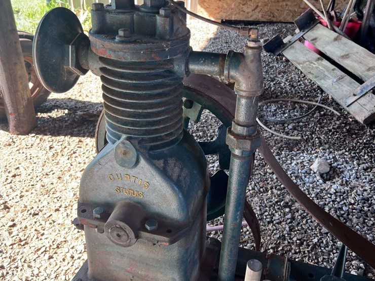 international-lb-engine-with-air-compressor-image-28