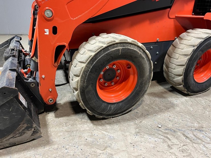 2023-kubota-ssv75-image-12