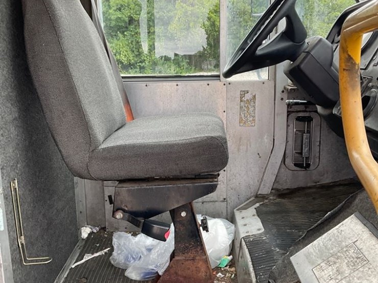2007-freightliner-mt45-image-27