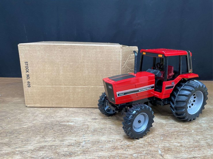1/16-ih-5288-1984-special-edition-nib-ertl-image-1
