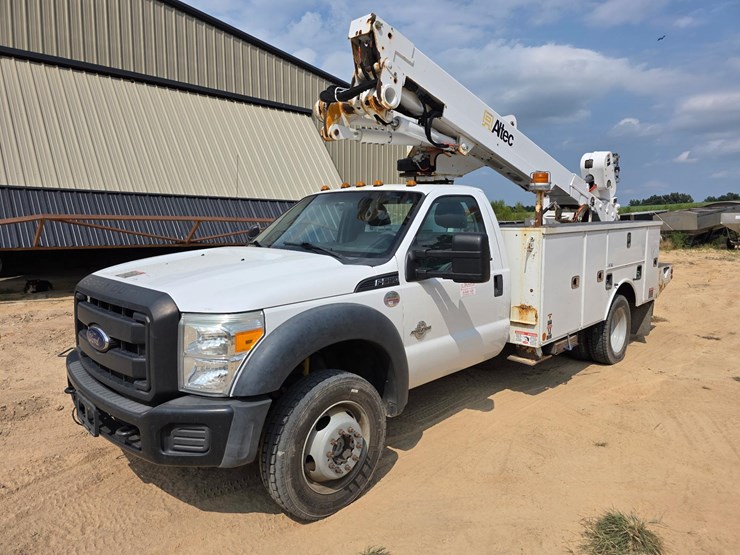 2015-ford-f550-image-1