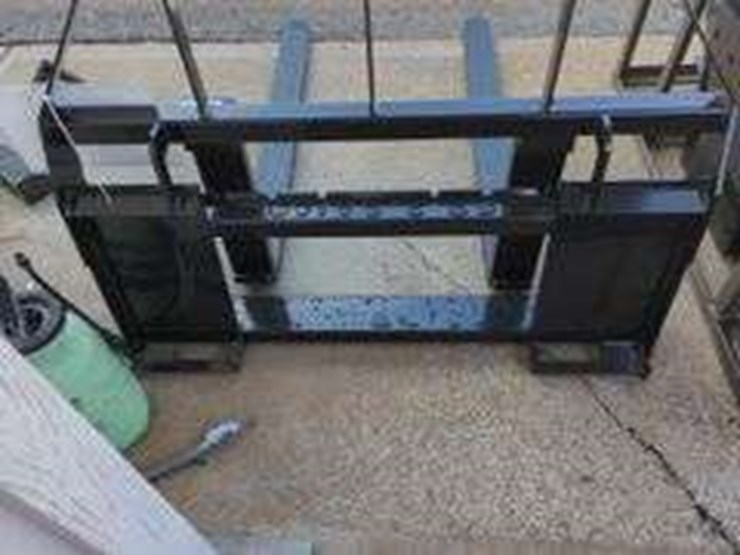 skid-steer-adjustable-pallet-fork,-model-sa11100-image-3