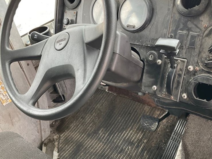 2007-freightliner-mt45-image-30
