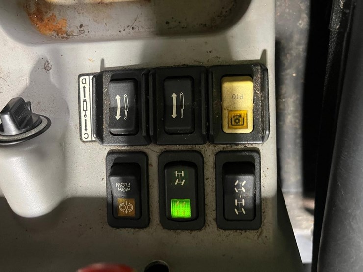 bobcat-5610-toolcat-utility-vehicle-image-37