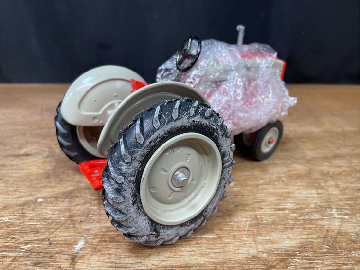 1/16-ford-961-1986-nfts-nib-ertl-image-8