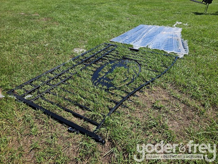 unused-20'-steel-gates-w/-deer-design-image-2