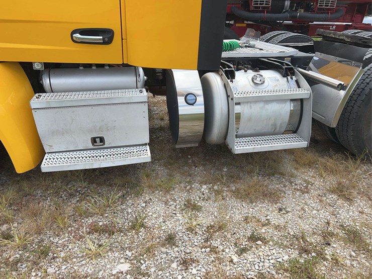 2016-peterbilt-579-image-6